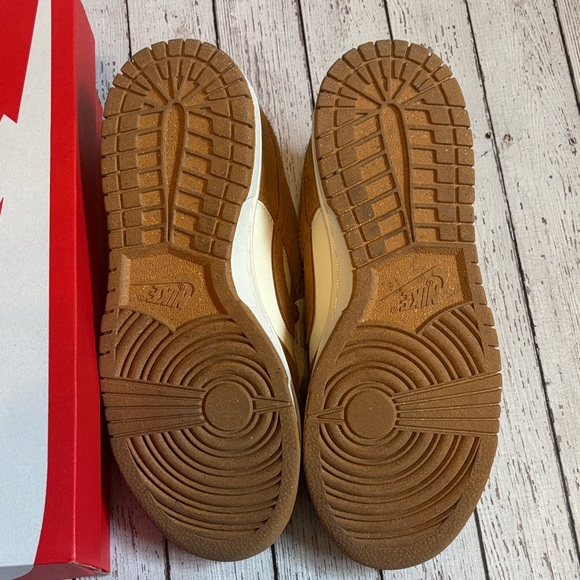 Nike Dunk Low Coconut Milk / Flax-Sail Sneakers 7 - Picture 4 of 11